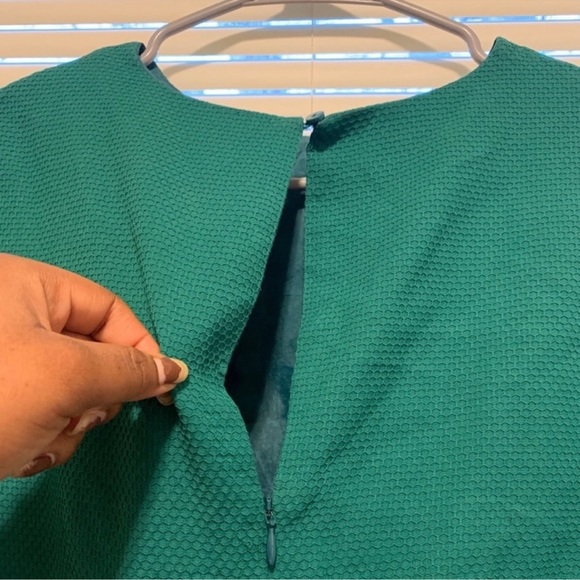 Green textured Oasis Dress - Picture 4 of 6